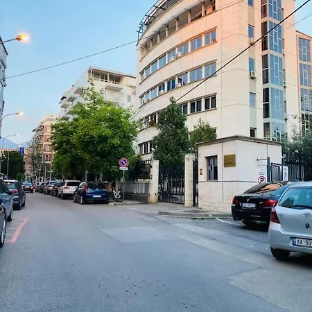 Apartment Downtown 2br Scenic Balconies Ac Wifi *